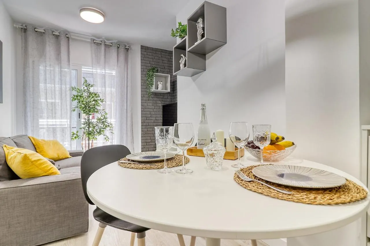 Cozy Main Square And Beachfront 3-Bedrooms Apartment Los Cristianos