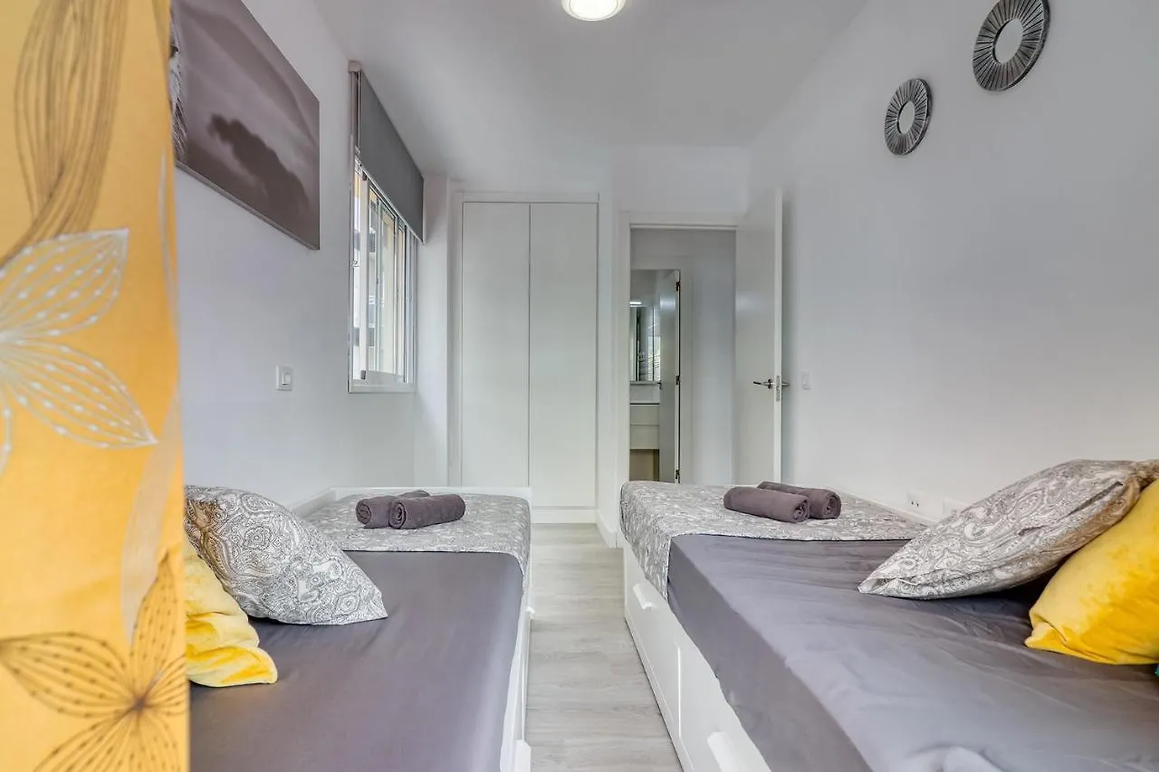 Cozy Main Square And Beachfront 3-Bedrooms Apartment Los Cristianos  0*, Los Cristianos (Tenerife)