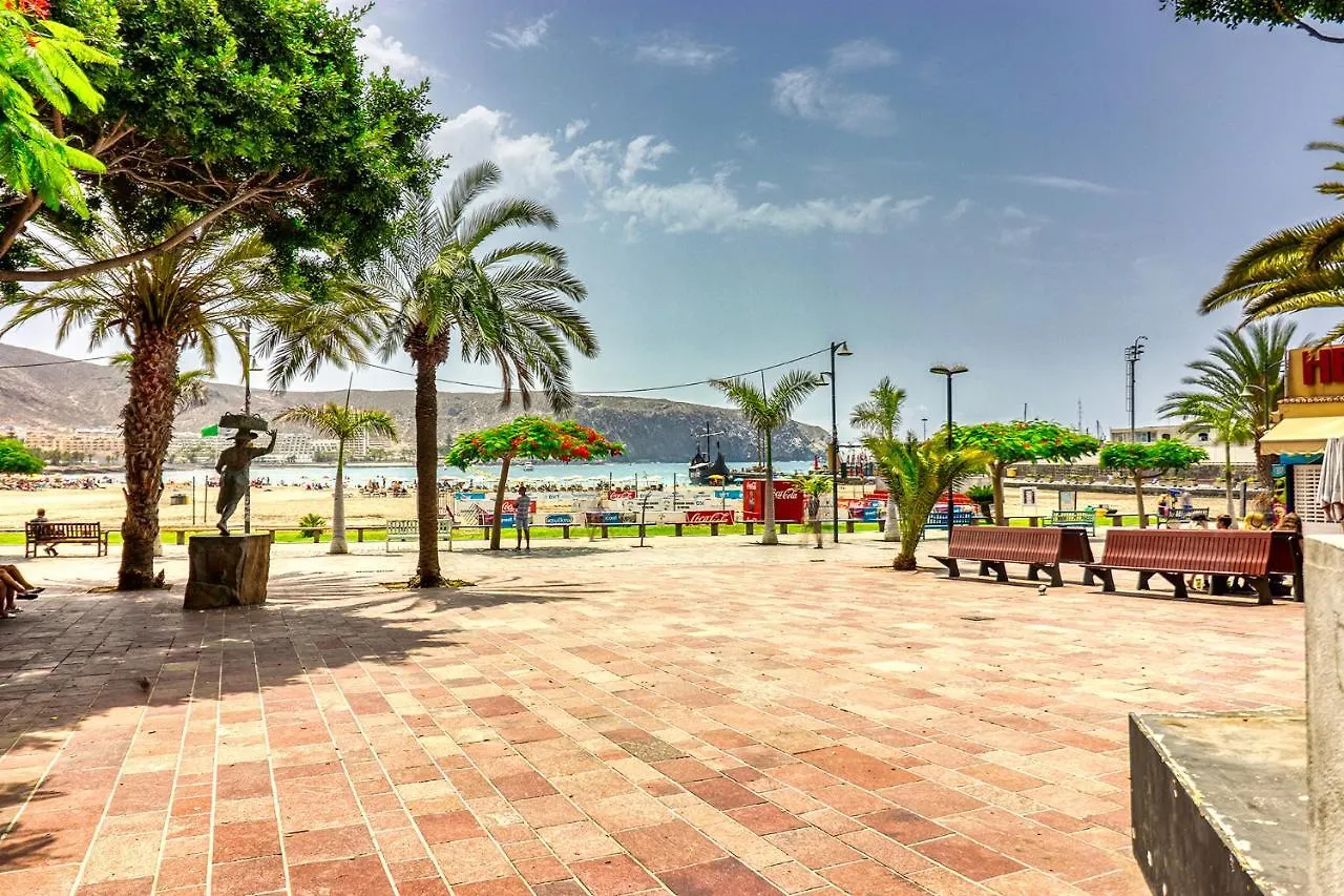 Cozy Main Square And Beachfront 3-Bedrooms Apartment Los Cristianos