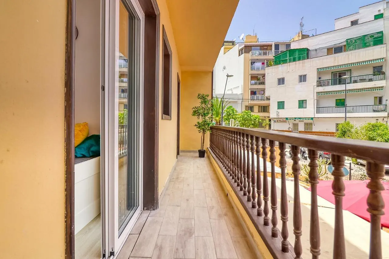 Cozy Main Square And Beachfront 3-Bedrooms Apartment Los Cristianos