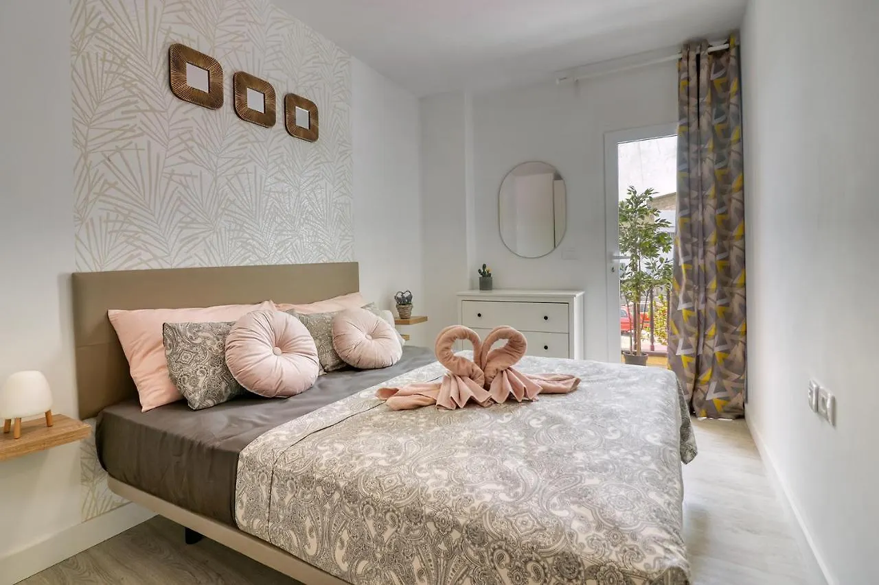 Cozy Main Square And Beachfront 3-Bedrooms Apartment Los Cristianos