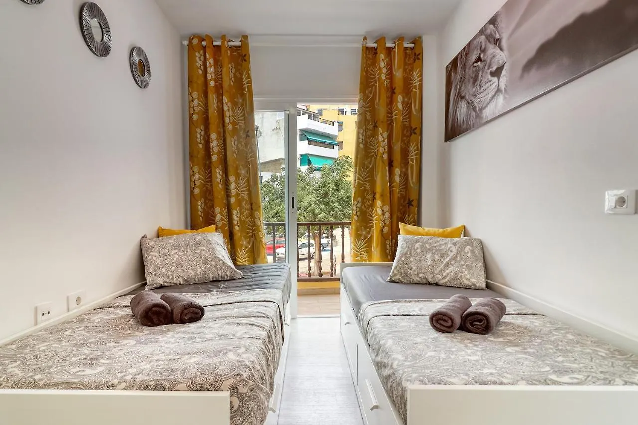 Cozy Main Square And Beachfront 3-Bedrooms Apartment Los Cristianos